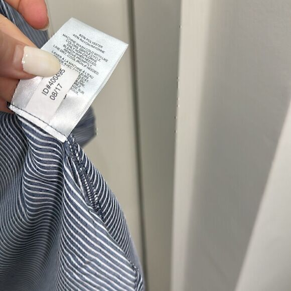 Express Women Shirt Navy White Vertical Striped Button Up Roll Sleeve Size XS TP - Picture 5 of 6